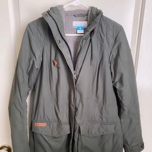 Columbia women’s forest green jacket, size small, warm for winter or fall